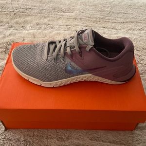 Nike womens metacon shoes